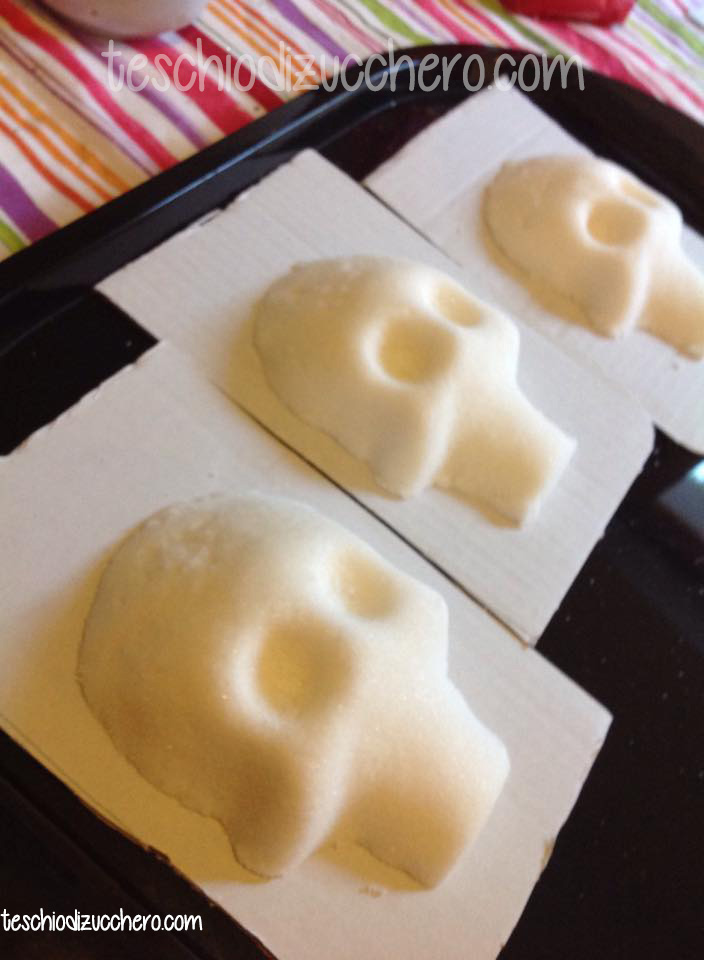 teschi messicani fatti con zucchero - stampo mexican sugar skull mold