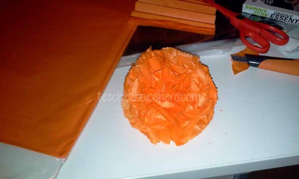 Fiori di carta fatti con carta velina