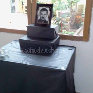 Tavolino e scatole con carta velina