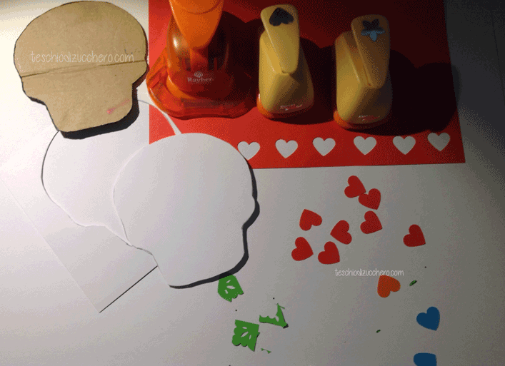 3-ritaglia-carta-colorata