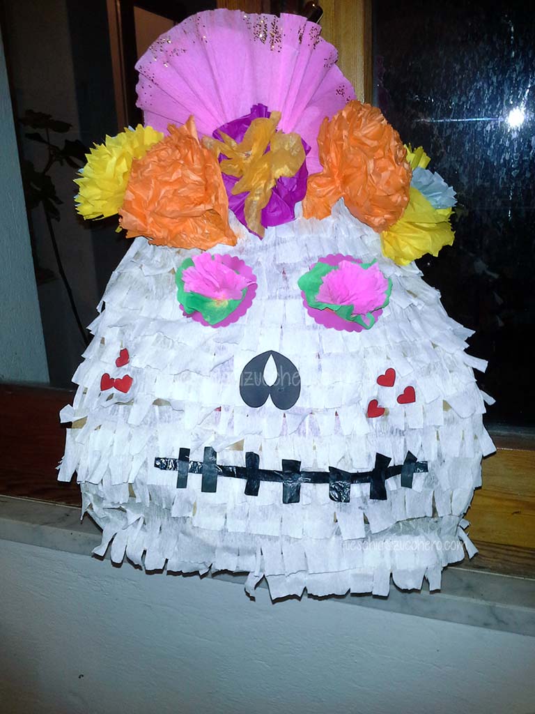pentolaccia pinata teschio di zucchero fatto con busta di carta